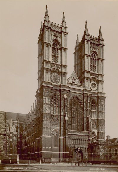 Ansichtkaart met een afbeelding van de westelijke voorkant van Westminster Abbey door English Photographer